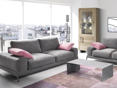 Canapé confort personnalisable, pour lequel on peut choisir le coloris, le piétement et les piqûres. Il vous offrira une grande qualité d'assise