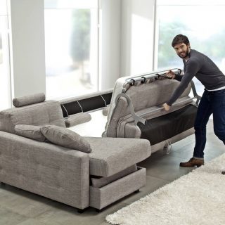 Ce canapé convertible, aux accoudoirs arrondis, offre un excellent couchage mais aussi une très bonne assise. Existe en différents coloris et motifs