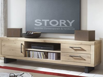 Meuble TV chêne piètement métal, au style industriel, apportera un aspect chaleureux à votre salon. Existe dans différents coloris