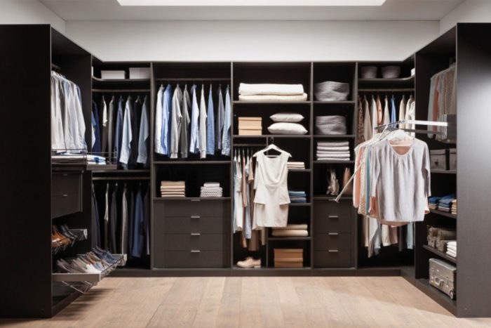 Chambre avec dressing portes battantes - STORY