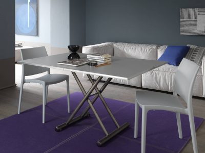 Cette table relevable et extensible passe d'une table basse à une table repas en quelques mouvements. Idéale pour les petites surfaces, elle est facile d'utilisation grâce à ses vérins à gaz.